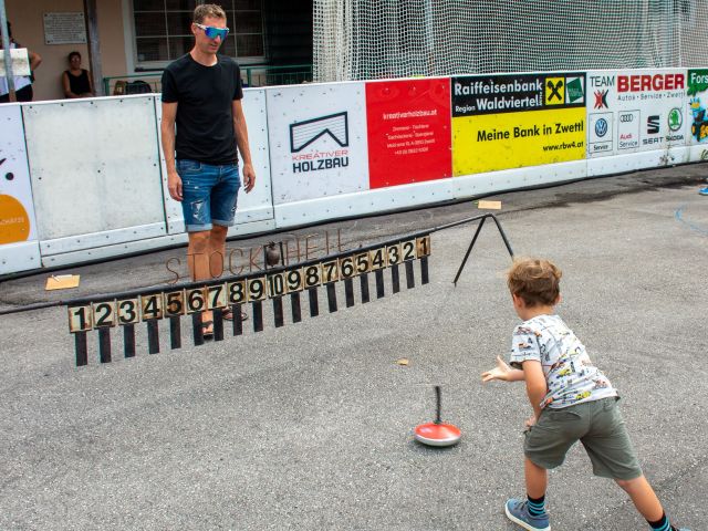 Ferienspiel: Eisstochchallange auf Asphalt